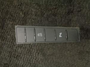 Gebruikte Schakelaar (diversen) Volkswagen Passat Variant (365) 2.0 TDI 16V 140 Prijs € 20,00 Margeregeling aangeboden door Westerhof autodemontage