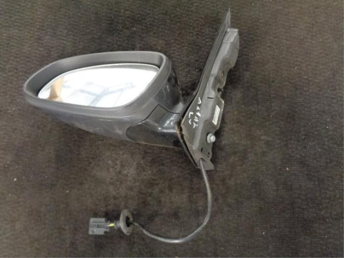 Buitenspiegel links van een Opel Astra J GTC (PD2/PF2) 2.0 CDTI 16V ecoFLEX 2011