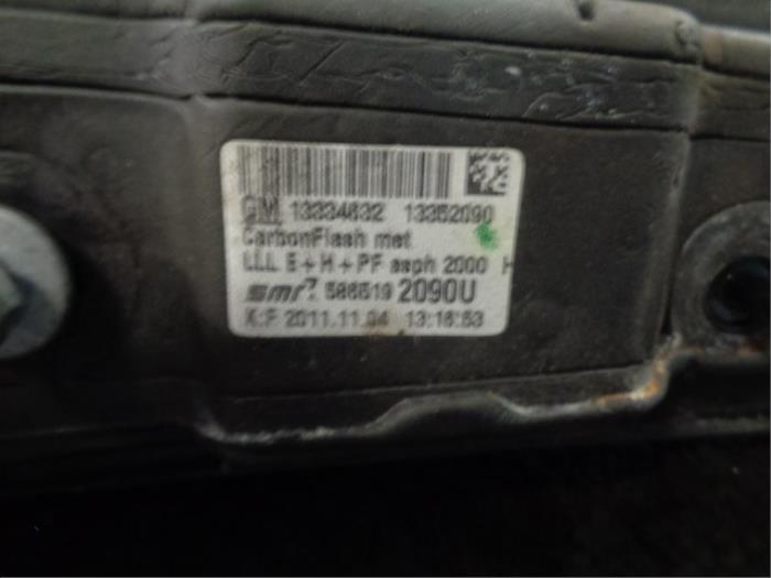 Buitenspiegel links van een Opel Astra J GTC (PD2/PF2) 2.0 CDTI 16V ecoFLEX 2011