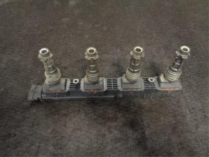 Bobine van een Opel Corsa D 1.2 16V 2008