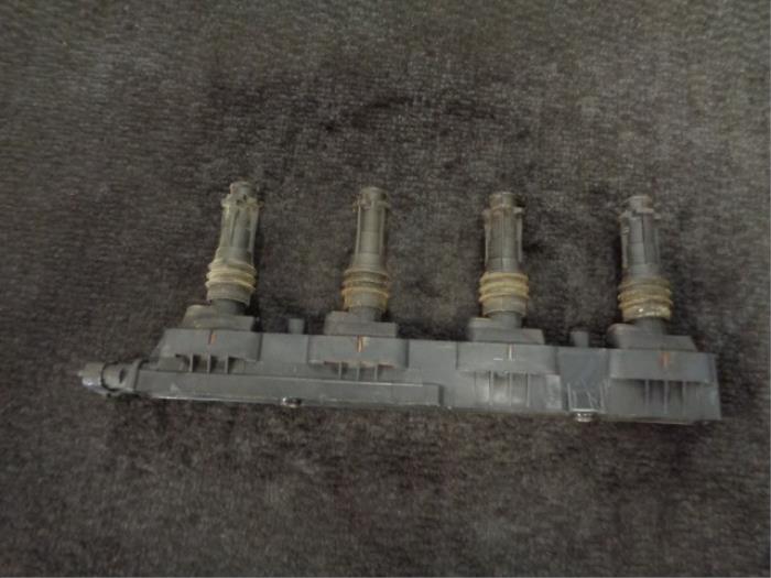 Bobine van een Opel Corsa D 1.2 16V 2008