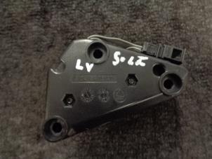 Begagnade Antennförstärkare Volkswagen Golf V (1K1) 2.0 TDI DPF Pris € 10,00 Marginaltabell erbjuds av Westerhof autodemontage