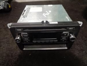 Używane Radioodtwarzacz CD Volkswagen Polo V (6R) 1.2 12V Cena € 35,00 Procedura marży oferowane przez Westerhof autodemontage