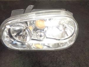 Gebruikte Koplamp links Volkswagen Golf IV (1J1) 1.4 16V Prijs € 30,00 Margeregeling aangeboden door Westerhof autodemontage