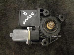 Begagnade Motor, dörrfönster Renault Megane III Coupe (DZ) 1.6 16V Pris € 30,00 Marginaltabell erbjuds av Westerhof autodemontage