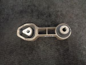 Gebruikte Versnellingsbak Steun Fiat 500C (312) 0.9 TwinAir 85 Prijs € 20,00 Margeregeling aangeboden door Westerhof autodemontage