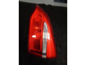 Używane Tylne swiatlo pozycyjne prawe Ford Focus 3 Wagon 1.0 Ti-VCT EcoBoost 12V 125 Cena € 50,00 Procedura marży oferowane przez Westerhof autodemontage