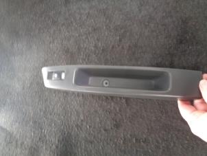 Gebruikte Raam schakelaar elektrisch Chevrolet Spark (M300) 1.0 16V Bifuel Prijs € 10,00 Margeregeling aangeboden door Westerhof autodemontage