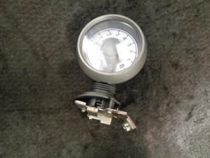 Używane Obrotomierz Peugeot 107 1.0 12V Cena € 35,00 Procedura marży oferowane przez Westerhof autodemontage