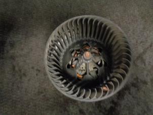 Używane Silnik wentylatora nagrzewnicy Volkswagen Golf VI Variant (AJ5/1KA) 1.4 TSI 122 16V Cena € 35,00 Procedura marży oferowane przez Westerhof autodemontage