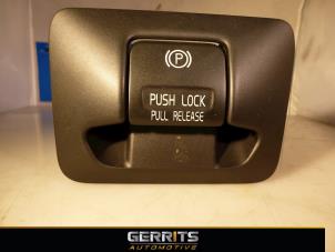 Używane Przelacznik hamulca postojowego Volvo V60 I (FW/GW) 1.6 T4 16V Cena € 24,99 Procedura marży oferowane przez Gerrits Automotive BV