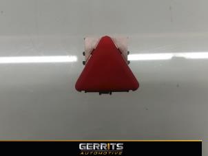 Gebruikte Paniekverlichtings Schakelaar Volkswagen Golf V (1K1) 1.9 TDI Prijs € 21,98 Margeregeling aangeboden door Gerrits Automotive BV