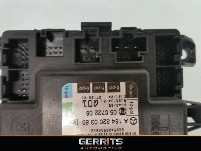 Centrallåsmodul från en Mercedes-Benz ML II (164/4JG) 6.2 63 AMG 4-Matic V8 32V 2006