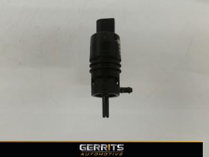Gebruikte Ruitensproeierpomp voor Opel Insignia 2.0 Turbo 16V Ecotec Prijs € 21,98 Margeregeling aangeboden door Gerrits Automotive BV
