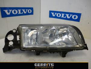 Gebruikte Koplamp rechts Volvo S80 (TR/TS) 2.4 20V 140 Prijs € 55,00 Margeregeling aangeboden door Gerrits Automotive BV