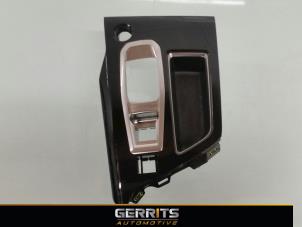 Używane Konsole srodkowe Peugeot 3008 II (M4/MC/MJ/MR) 1.6 BlueHDi 120 Cena € 34,99 Procedura marży oferowane przez Gerrits Automotive BV