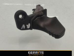 Begagnade Dörrhandtag, 2-dörrars, höger Renault Twingo II (CN) 1.2 16V Pris € 21,98 Marginaltabell erbjuds av Gerrits Automotive BV