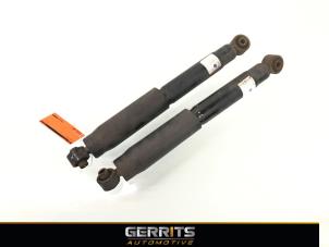 Używane Zestaw amortyzatorów Hyundai H-300 2.5 CRDi Cena € 44,00 Procedura marży oferowane przez Gerrits Automotive BV