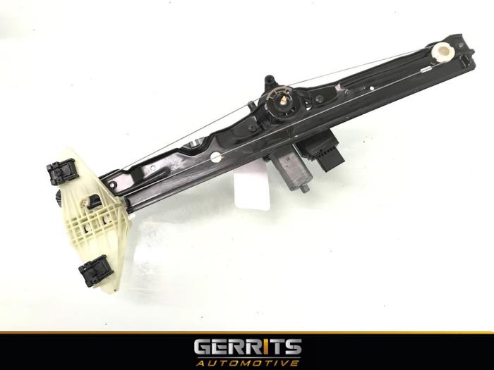 Fönstermekanism, 2-dörrars, höger fram från en Citroën Jumpy 2.0 Blue HDI 120 2019