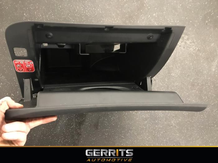 Handskfack från en Citroën C4 Berline (NC) 2.0 HDI 150 2012