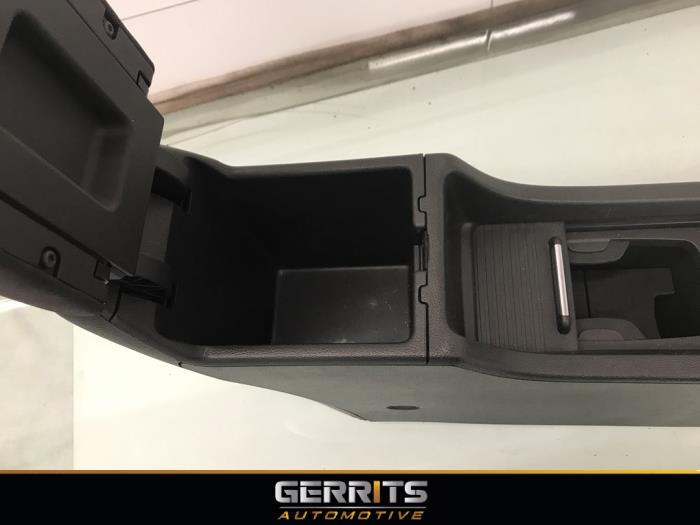 Armstöd från en Opel Astra J Sports Tourer (PD8/PE8/PF8) 1.7 CDTi 16V 2011