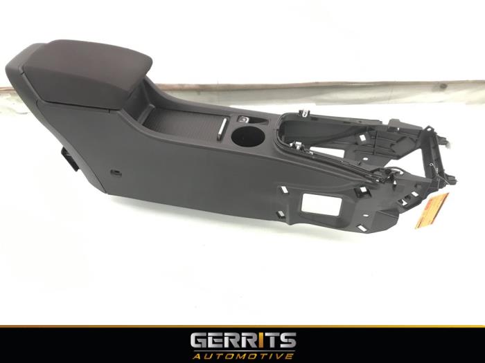 Armstöd från en Opel Astra J Sports Tourer (PD8/PE8/PF8) 1.7 CDTi 16V 2011