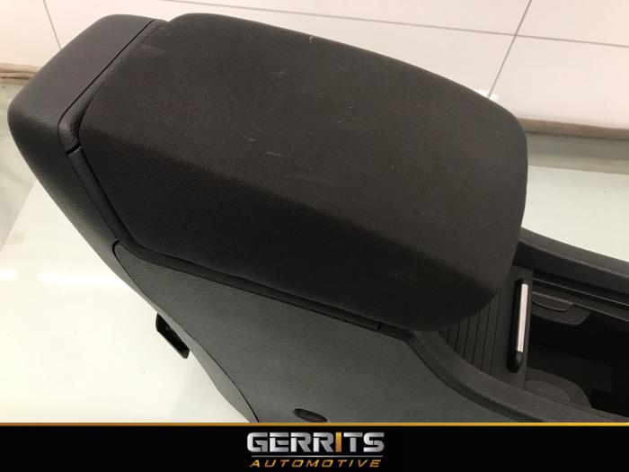 Armstöd från en Opel Astra J Sports Tourer (PD8/PE8/PF8) 1.7 CDTi 16V 2011