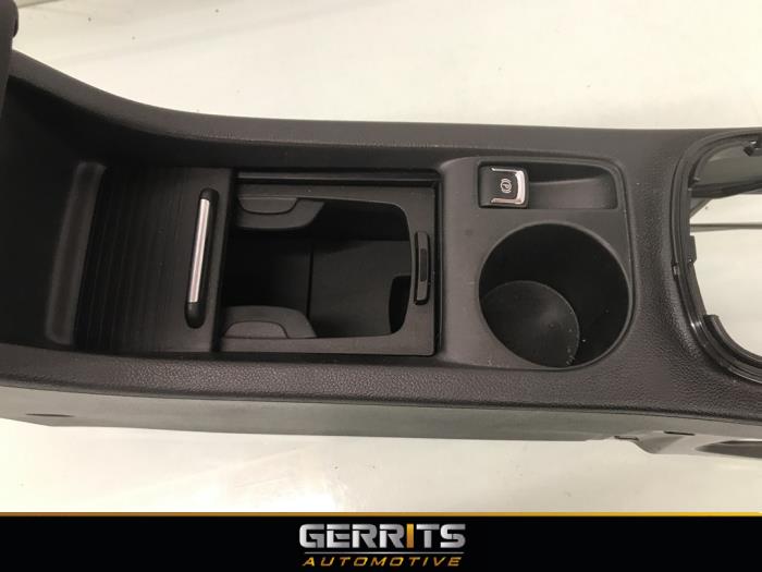 Armstöd från en Opel Astra J Sports Tourer (PD8/PE8/PF8) 1.7 CDTi 16V 2011