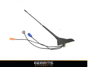 Gebruikte Antenne Peugeot 308 SW (L4/L9/LC/LJ/LR) 1.6 BlueHDi 120 Prijs € 31,90 Margeregeling aangeboden door Gerrits Automotive BV