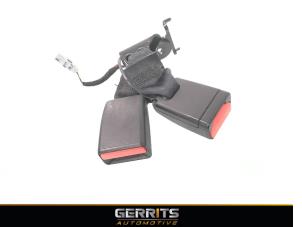 Używane Wtyk pasa bezpieczenstwa lewy tyl Renault Megane IV Estate (RFBK) 1.6 Energy dCi 130 Cena € 29,99 Procedura marży oferowane przez Gerrits Automotive BV