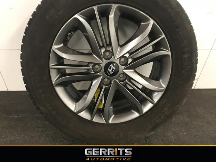 Velg + Band van een Hyundai iX35 (LM) 1.6 GDI 16V 2015