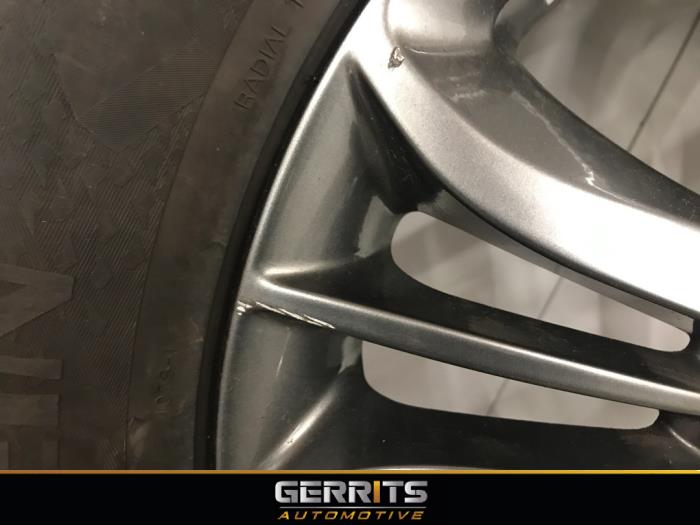 Velg + Band van een Hyundai iX35 (LM) 1.6 GDI 16V 2015