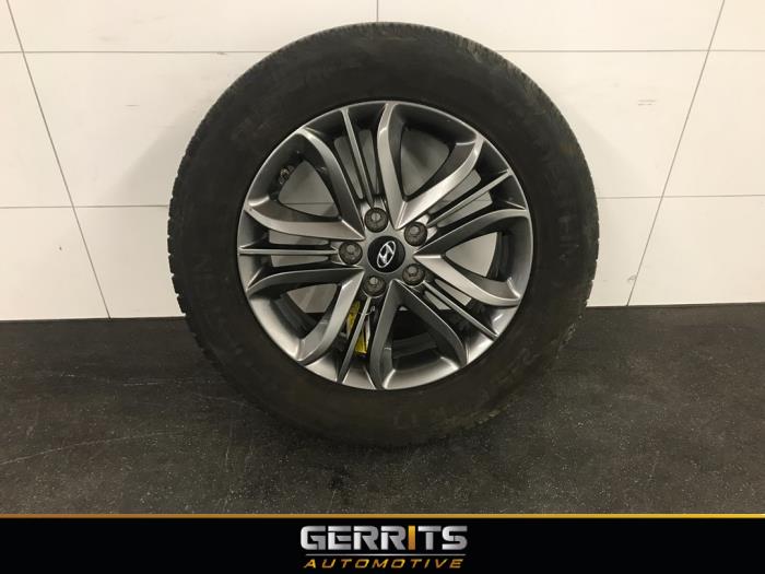 Velg + Band van een Hyundai iX35 (LM) 1.6 GDI 16V 2015