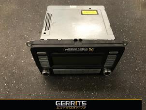 Begagnade CD-spelare med radio Volkswagen Passat Variant (3C5) 2.0 FSI 16V Pris € 82,48 Marginaltabell erbjuds av Gerrits Automotive BV