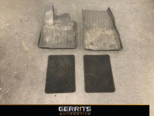 Begagnade Set med mattor Ford Focus 4 Wagon 1.0 Ti-VCT EcoBoost 12V 125 Pris € 54,98 Marginaltabell erbjuds av Gerrits Automotive BV