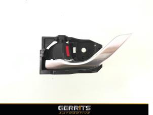 Gebruikte Deurgreep 4Deurs links-voor Mazda CX-5 I (KE,GH) 2.0 SkyActiv-G 16V 2WD Prijs € 21,98 Margeregeling aangeboden door Gerrits Automotive BV