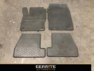 Begagnade Set med mattor Ford Focus 3 1.0 Ti-VCT EcoBoost 12V 125 Pris € 54,98 Marginaltabell erbjuds av Gerrits Automotive BV