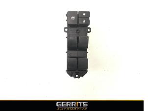Gebruikte Elektrisch Raam Schakelaar Lexus NX I (Z1) 300h 2.5 16V 4x4 Prijs € 82,48 Margeregeling aangeboden door Gerrits Automotive BV
