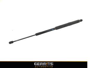 Gebruikte Gasdemper Motorkap links Mercedes E (W213) E-350d 3.0 V6 24V Prijs € 32,98 Margeregeling aangeboden door Gerrits Automotive BV