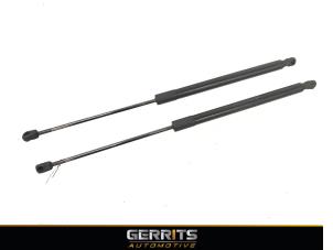 Gebruikte Set Gasdempers Achterklep Fiat Tipo (356W/357W) 1.3 JTD Multijet II 16V Prijs € 21,98 Margeregeling aangeboden door Gerrits Automotive BV