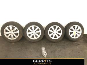 Używane Zestaw obreczy i opon Hyundai i10 (B5) 1.0 12V Cena € 199,99 Procedura marży oferowane przez Gerrits Automotive BV