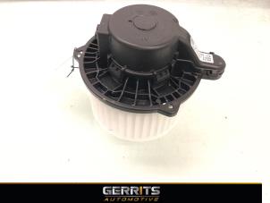 Begagnade Fläktmotor för uppvärmning och ventilation Kia Ceed Sportswagon (CDF) 1.0i T-GDi 12V Pris € 59,99 Marginaltabell erbjuds av Gerrits Automotive BV