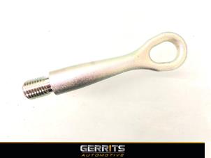 Gebruikte Sleepoog voor Mitsubishi Space Star (A0) 1.2 12V Prijs € 21,98 Margeregeling aangeboden door Gerrits Automotive BV