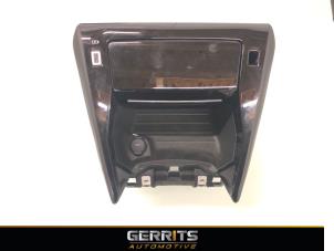 Begagnade Förvaringsfack Peugeot 2008 (UD/UK/UR/US/UX) 1.2 VTi 12V PureTech 130 Pris € 137,48 Marginaltabell erbjuds av Gerrits Automotive BV