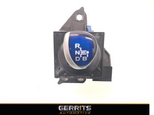 Gebruikte Selectiehendel automaat Toyota Auris Touring Sports (E18) 1.8 16V Hybrid Prijs € 54,98 Margeregeling aangeboden door Gerrits Automotive BV