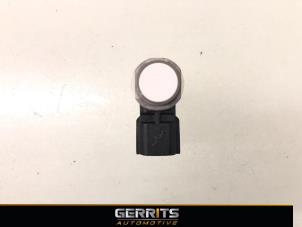 Begagnade Parkeringssensor Renault Clio V (RJAB) 1.6 E-Tech 140 16V Pris € 27,48 Marginaltabell erbjuds av Gerrits Automotive BV