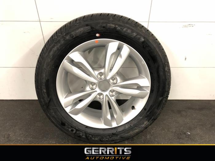Velg + Band van een Hyundai iX35 (LM) 1.6 GDI 16V 2012