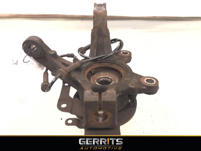 Spindel, vänster fram från en Renault Captur (2R) 0.9 Energy TCE 12V 2016