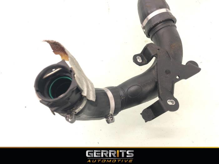 Laddluftkylarslang från en Renault Captur (2R) 0.9 Energy TCE 12V 2016