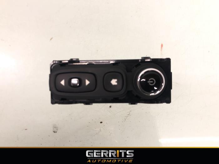 Kontrollenhet, multimedia från en Renault Captur (2R) 0.9 Energy TCE 12V 2016